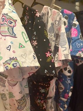 *Lot of 4 scrub tops* Sz M/L